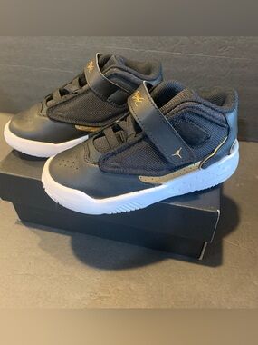 Jordan Kids Black and Gold Hook-and-Loop Sneakers